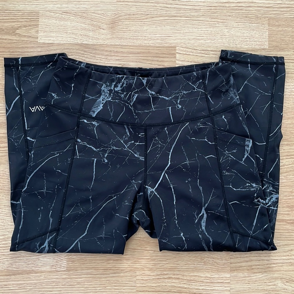 Kiava 21” marble legging